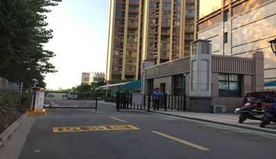 羅山九龍城家園小區(qū)采用華捷盛智能車牌識別系統